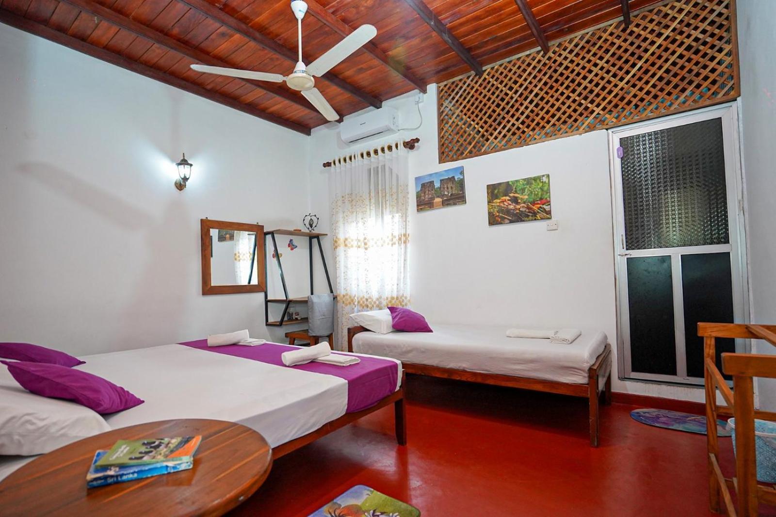 4Ty Two Homestay Galle Extérieur photo