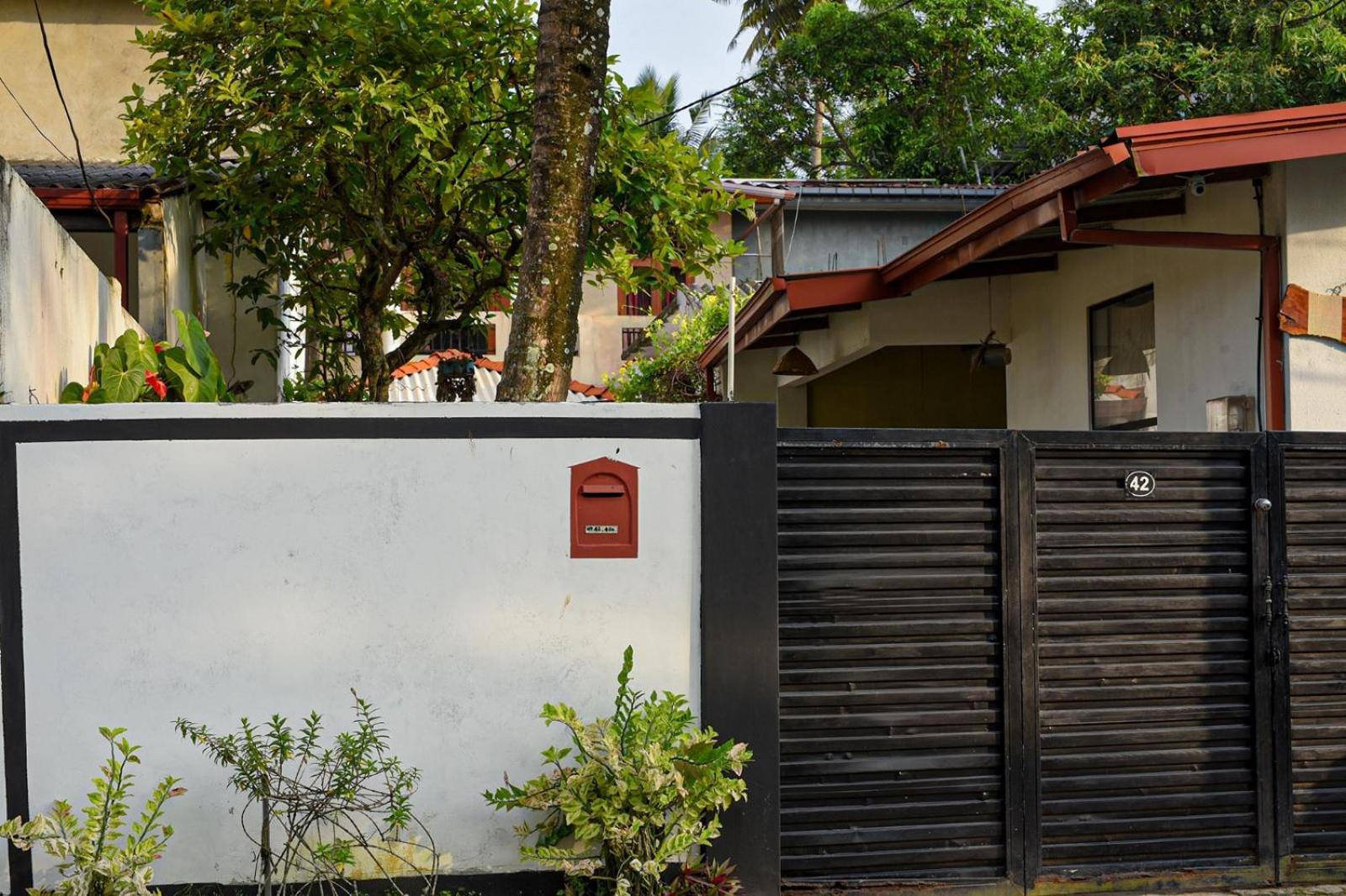 4Ty Two Homestay Galle Extérieur photo
