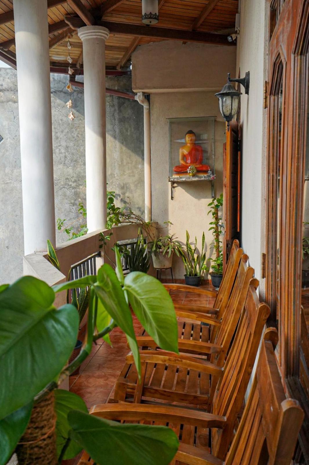 4Ty Two Homestay Galle Extérieur photo