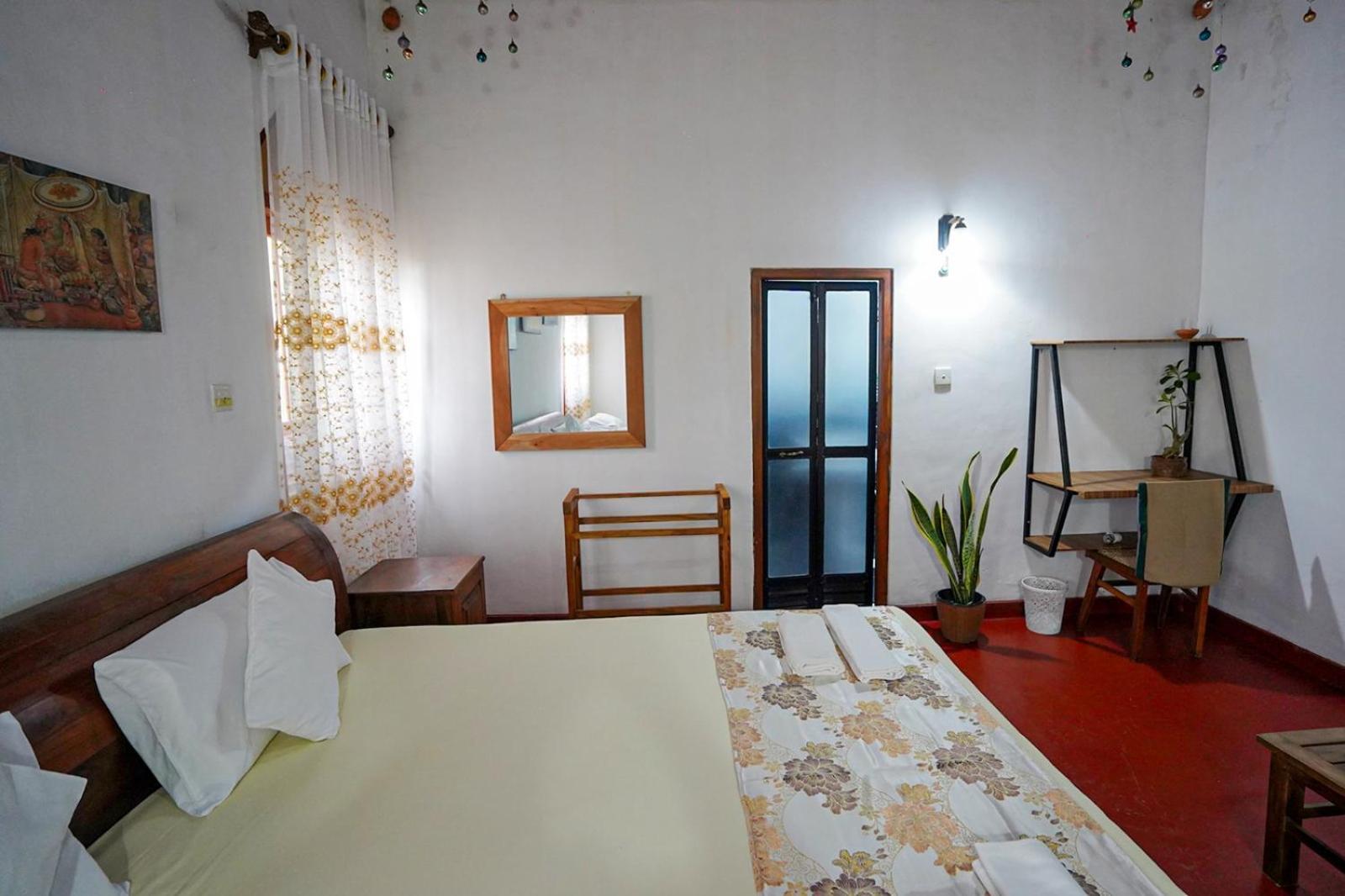 4Ty Two Homestay Galle Extérieur photo