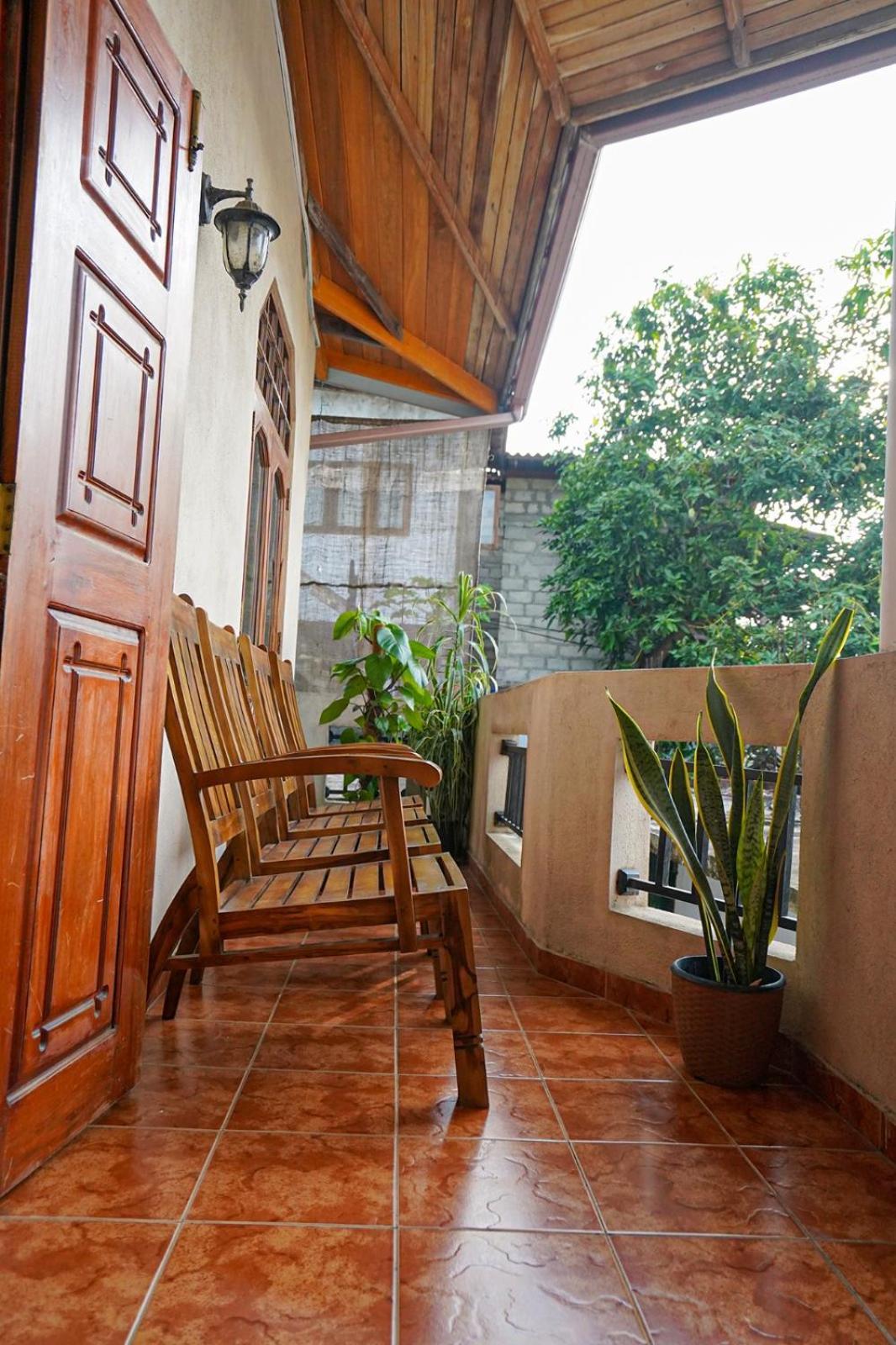 4Ty Two Homestay Galle Extérieur photo